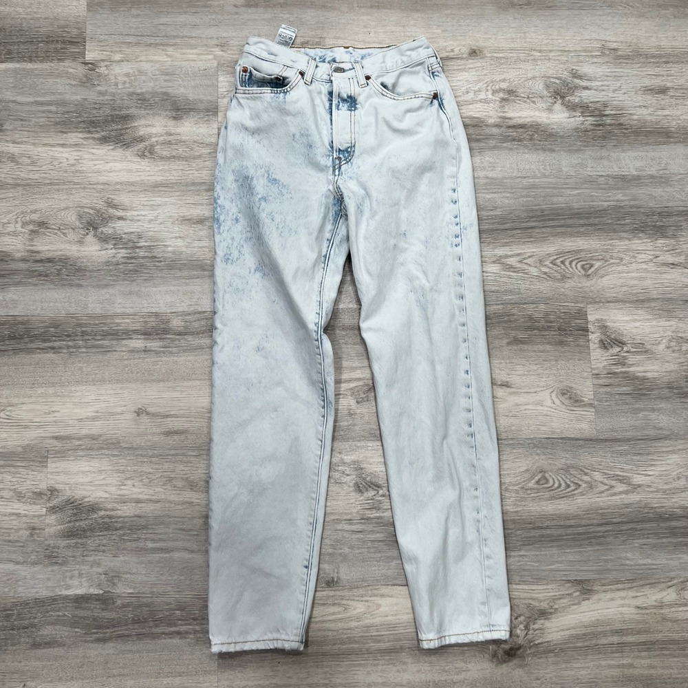 Levi's Premium Mom Jeans High‎ Rise Tapered Leg Light Wash Denim W26 L31